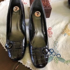 Impo Dark Brown Faux Alligator Pump w/ Decorative Strap w/Button. 3"Heel Size 7